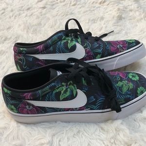 New Nike Toki low floral sz 7.5 men
